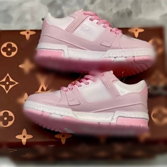 Mini 3D Sneaker Keychains! - Picture 1 of 6